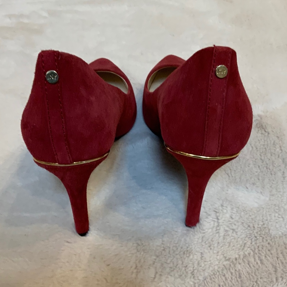 Jones New York Red Gold Heels 8.5 Suede Never Worn Date Coquette Scandi Normcore - Picture 5 of 6